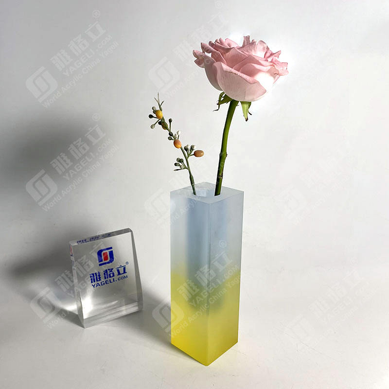 มีสีสัน