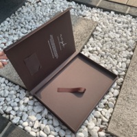 Boîtes cadeaux rigides pliantes magnétiques de luxe texturées avec logo en feuille, format A4, production rapide du fabricant, haute qualité