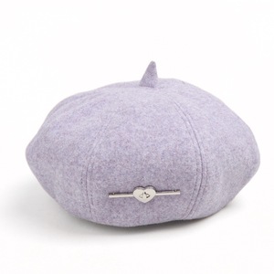 Boina de lana con pin de corazón para mujer, gorra unisex de estilo vintage a la moda para otoño e invierno - Product Image 2