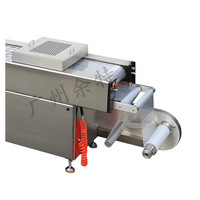 Machine d'emballage sous vide entièrement automatique pour film étirable haute résistance continu |   Gâteau braisé aux pieds de poulet et à la peau de tofu grande capacité