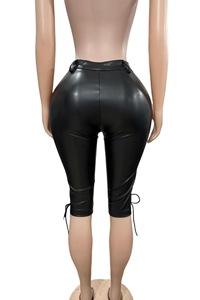 Nuovi Shorts in Pelle Nera Elasticizzati a Vita Alta con Lacci, Pantaloni Capri Aderenti da Donna per Primavera-Estate - Product Image 4