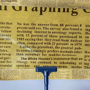 매일 사용하기에 편리한 유연한 데스크탑 돋보기가있는 초대형 HD 화이트 라이트 프레넬 렌즈 4 배 읽기 돋보기 - Product Image 3