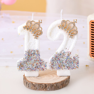 Vendita all'Ingrosso di Decorazioni per Torte con Corone Eleganti, Candele Numeriche per Matrimoni, Feste di Natale e Compleanni, Direttamente dalla Fabbrica - Product Image 1