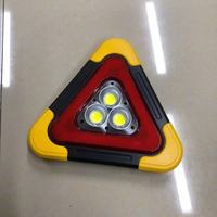 Signalisation de sécurité de stationnement d'urgence, triangle de signalisation LED alimenté par énergie solaire, triangle de signalisation