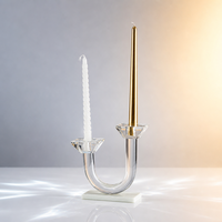Support à bougies en verre à double bras avec base en marbre, tube transparent en forme de U, coupelles à facettes carrées, bougies coniques blanches en spirale dorée, décoration d'intérieur