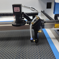 Machine de découpe laser CO2 numérique IA pour textiles, tissus, impression, broderie, étiquettes, vêtements – Découpe toutes tailles avec détection automatique des bords