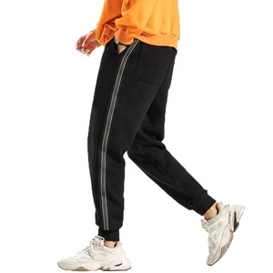 Pantalones de chándal Unisex de alta calidad para hombre, pantalones ajustados para correr informales, decoración bordada, cierre elástico de cintura media, ligeros - Product Image 1