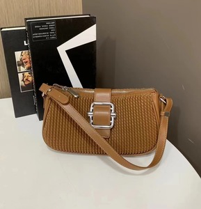 Vente en gros en usine nouveau sac décontracté sac à bandoulière demi-lune simple poignée doublure en polyester PU chaîne de fermeture de verrouillage pour les femmes - Product Image 2