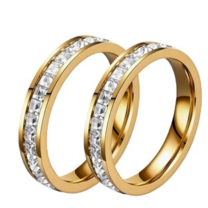 Bague en acier inoxydable transfrontalière, style luxe léger pour femme, avec diamants pavés étoilés, non décolorante, plaquée électrolytiquement - Product Image 5