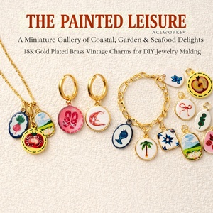 Le loisir peint |   Breloques vintage en laiton plaqué or 18 carats et émail pour la création de bijoux DIY |   Pendentifs côtiers, de jardin et sur le thème des fruits de mer - Product Image 1