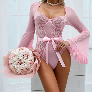 Body de lingerie rose pâle en dentelle florale et résille, avec manches cloche et nœud à la taille - Product Image 1