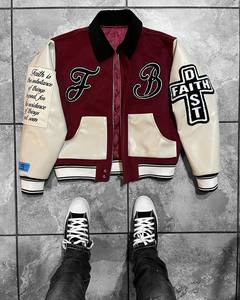 Moda Sokağı Letterman Deri Çift Katmanlı Baharlık Rüzgar Geçirmez Fermuarlı Özel Nakış Logolu Erkek Üniversite Ceketi OEM - Product Image 1