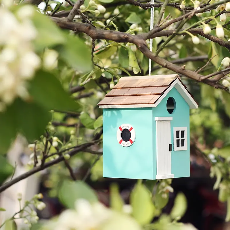 Vente en gros personnalisée de nourriture pour oiseaux, mangeoire à oiseaux suspendue en bois de cèdre de jardin de couleur naturelle à l'extérieur/