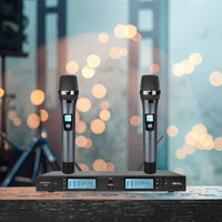 Microphone Karaoké Sans Fil Dynamique Multifonctionnel K-300 avec Piles AA, Connecteur XLR, Capteur Infrarouge et Câble de Données Inclus