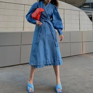 Nueva llegada: Abrigo vaquero extralargo de alta calidad, estilo urbano chic, chaqueta vaquera vintage con lavado ácido y efecto desgastado, gabardina vaquera urbana. - Product Image 1