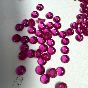 พลอยทับทิมสังเคราะห์ทรงกลมแบบคาโบชอง สีชมพูโรส พลอยหลวม - Product Image 2