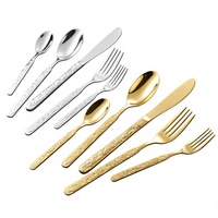 Ensemble de couverts en acier inoxydable motif craquelé, couteau, fourchette et cuillère, design minimaliste moderne, finition miroir