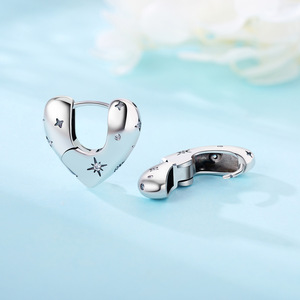 Nuevos pendientes de latón blanco con textura de estrella, luna y corazón, de gran venta a precio de fábrica, exclusivamente para mujeres. - Product Image 6