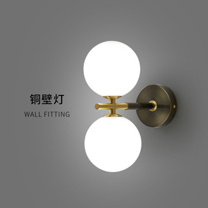 โคมไฟติดผนังทองแดงสไตล์นอร์ดิกโมเดิร์นมินิมอล ทรงกลมแก้วเมจิกบีน หัวคู่ สำหรับห้องนั่งเล่น ห้องนอน โรงแรม และทางเดิน - Product Image 1