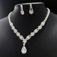 Accessoires de gros: Ensemble de colliers et boucles d'oreilles en zircon avec strass brillants pour les mariées