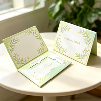 Porta Tarjetas de Regalo Magnético de Papel Reciclado Recubierto Personalizado y Carpeta para Tarjetas de Membresía VIP con Impresión UV y Cinta