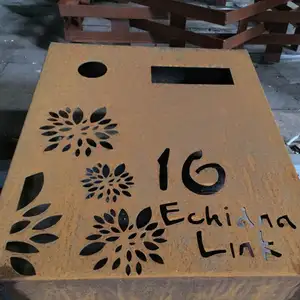 手作りの自立型スチール製小包メールボックス