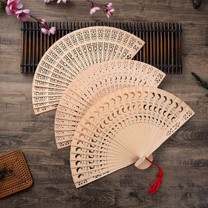 Éventails à main en bambou gravés avec impression personnalisée Éventail à main pliable en bois <span class=keywords><strong>cadeau</strong></span> promotionnel <span class=keywords><strong>pour</strong></span> la décoration <span class=keywords><strong>de</strong></span> fête <span class=keywords><strong>de</strong></span> mariage - Product Image 2