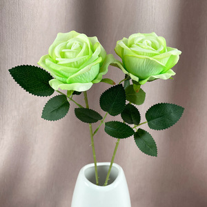 Rosa Artificial de Terciopelo con Tallo Individual y Hojas, Decoración para Bodas, Año Nuevo Chino, Navidad, San Valentín, Fiestas, Hogar y Mesa - Product Image 3