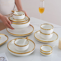 Service de Vaisselle en Céramique Blanche de Luxe avec Bordure Dorée, Ensemble de Table Résistant aux Rayures pour Dîners Raffinés et Décoration de Cuisine