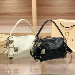 Bolsos de Mano de Diseñador de Lujo Vintage para Mujer, Bolso de Hombro con Cadena, Personalización de Logotipo de Marca, Cierre de Cremallera Impermeable, Capacidad de 1L-2L - Product Image 3