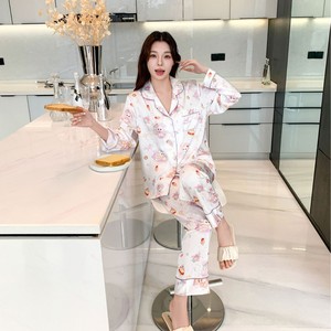 Nouvel ensemble de pyjama décontracté pour femme, avec cardigan à revers et taille élastique, manches longues, imprimé dessin animé, doux, en soie glacée, coupe ample, idéal pour le printemps et la maison - Product Image 3