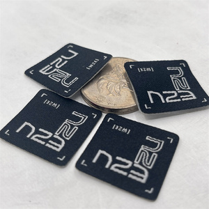 Etiquetas de Ropa NFC Tejidas Personalizadas - Product Image 6