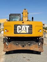 Excavatrice sur pneus d'occasion CAT M320 Caterpillar M320 21 tonnes avec moteur C4.4 Stage V, attache rapide et stabilisateurs pour travaux routiers municipaux