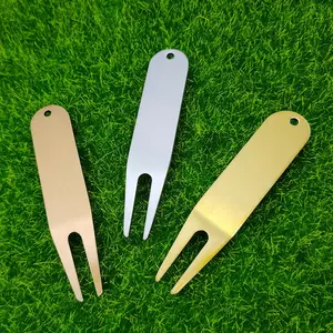 Groothandel Op Maat Metalen Buigen Golfbal Marker Golfreparatie Tool Golf Divot Tool Met Sleutelhanger Gat