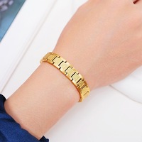 Bracelet magnétique en acier inoxydable poli miroir, style italien, avec breloques et design géométrique pour hommes - Vente en gros