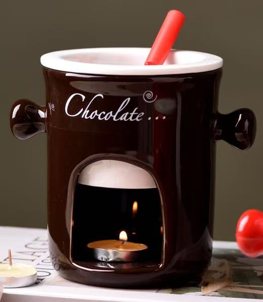 Tasse marron + fourchette + bougie
