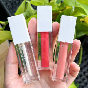 ลิปกลอสทรงสี่เหลี่ยมพร้อมฝาปิดสีขาวและสีดํา ลิปกลอสแต่งหน้า โลโก้ที่กําหนดเอง ฉลากส่วนตัว พิมพ์โลโก้ของคุณ - Product Image 2