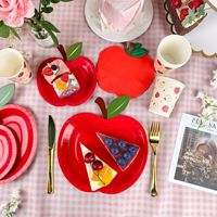 Ensemble de vaisselle jetable pour fête d'anniversaire à thème pomme rouge, assiettes et gobelets en papier imperméables et durables, articles décoratifs, vente chaude, utilisation en intérieur
