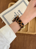 Cuir imprimé léopard pour Apple Watch Band Fermoir magnétique Saturne Bracelet Apple Watch Band pour 38 40 4142 44 45 46 49mm