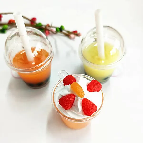 Simulatie Mini Mudu Mousse Cup Pudding Roomijsijscoupe Cup Diy Cup Sleutelhanger Sneeuw Globe Sleutelhanger Met Stro