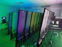 P2.5 LED Poster Display schermo Led in piedi Video Wall per la pubblicità