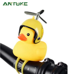 Campana de bicicleta con forma de pato amarillo con casco y hélice para bicicletas infantiles, diseño compacto y seguro - Product Image 3