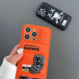 Nouveau Creative <span class=keywords><strong>Kaws</strong></span> Design Puffer étui de téléphone portable pour <span class=keywords><strong>iPhone</strong></span> 16 15 14 13 12 <span class=keywords><strong>11</strong></span> Pro Max PC Matériel Caméra Objectif Film OEM/ODM Logo - Product Image 3