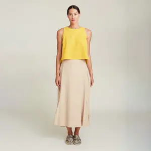 अनुकूलित डिजाइन ठोस रंग 100% लिनन महिला स्कर्ट महिलाओं के लिए उच्च गुणवत्ता वाले लिनन कपड़े बेज मिडी स्कर्ट