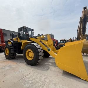 Chargeuse frontale Komatsu WA470 avec système hydraulique avancé, godet de grande capacité, cabine confortable, idéale pour la manutention des matériaux - Product Image 2