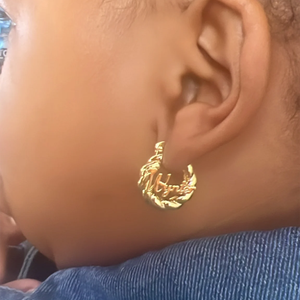 Aretes Duoying <span class=keywords><strong>Mini</strong></span> de 18 mm con Nombre Personalizado para Niñas, Aretes Pequeños en Forma de Espiral con Letra Personalizada para Niños - Product Image 2