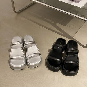 Nouvelles pantoufles tendance 2025 à semelle épaisse, grande taille, coupe droite, motif pour femme, idéales pour l'été décontracté - Product Image 6