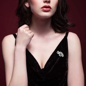 Broche de Pájaro con Degradado Elegante para Mujer, Diseño de Lujo Ligero, Cobre, Moderno, Versátil, Accesorio Diario, para Bodas y Fiestas - Product Image 3