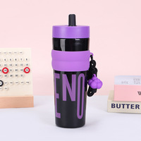 Bouteille d'eau en plastique réutilisable de 950 ml sans BPA, grande capacité, résistante aux hautes températures, portable, avec paille, pour le sport et la voiture - Vente en gros