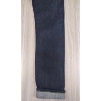 Jean classique en denim 100 % coton à lisière étroite, coupe droite taille mi-haute, avec rivets et broderies boutonnées, surpiqûres apparentes, idéal pour l'hiver (ODM)